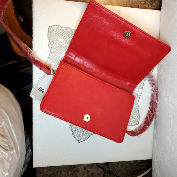BP Red Fold Over Flap w/ Snap Closure Bag *NwT* - Picture 2 of 9